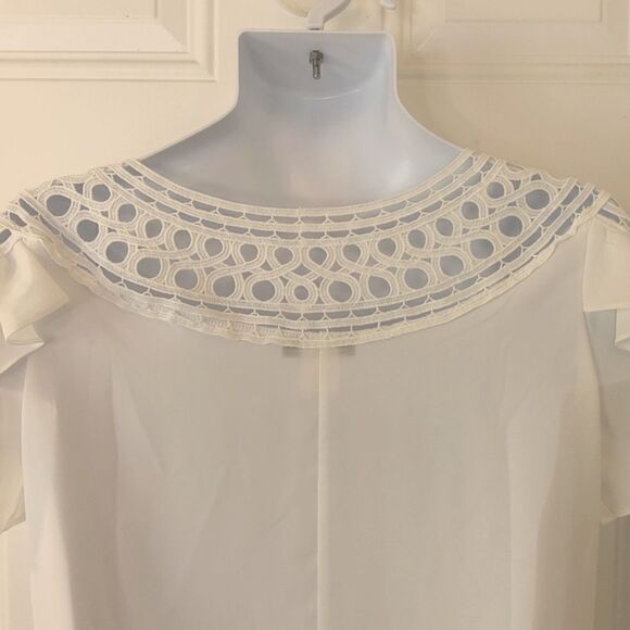 April White blouse with lace and short fluttered and ruffled sleeves - Picture 8 of 12